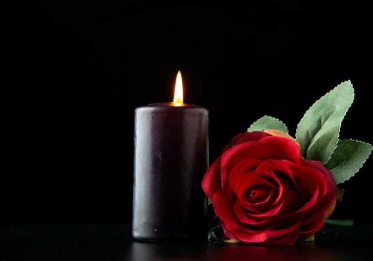 dark-candle-with-red-rose